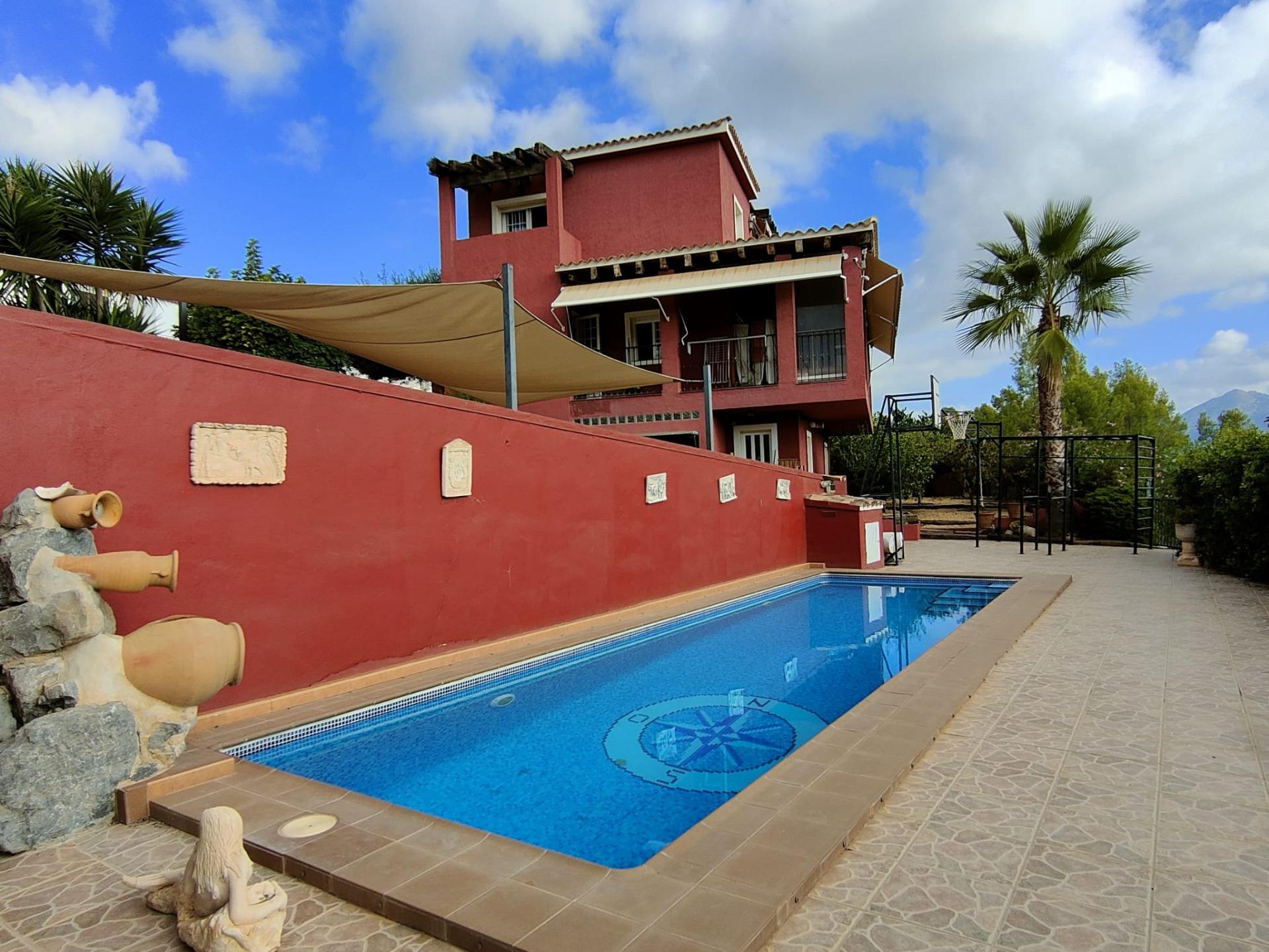 9-3-6 DETACHED VILLA, SPACIOUS WITH PRIVACY IN A NATURAL ENVIRONMENT IN LA NUCIA