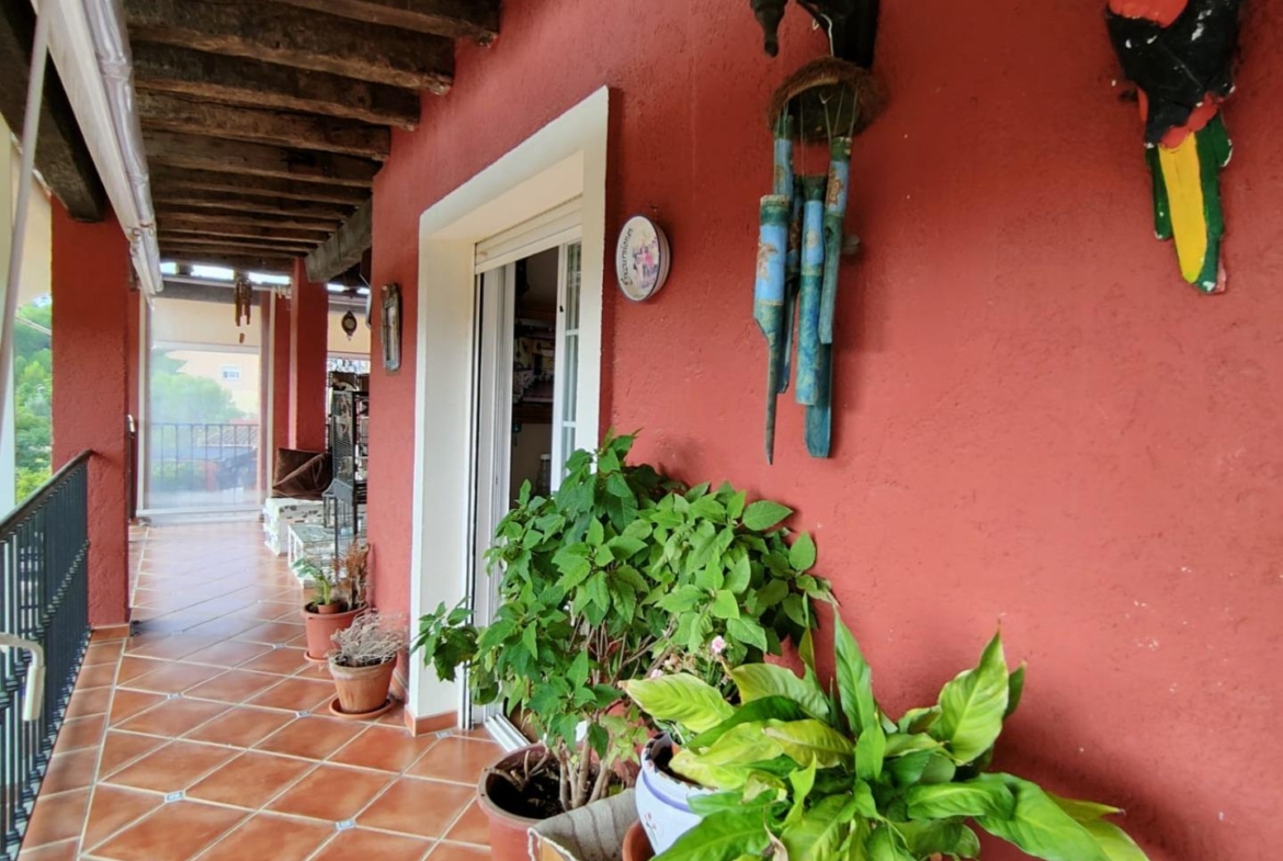 DETACHED VILLA, SPACIOUS WITH PRIVACY IN A NATURAL ENVIRONMENT IN LA NUCIA