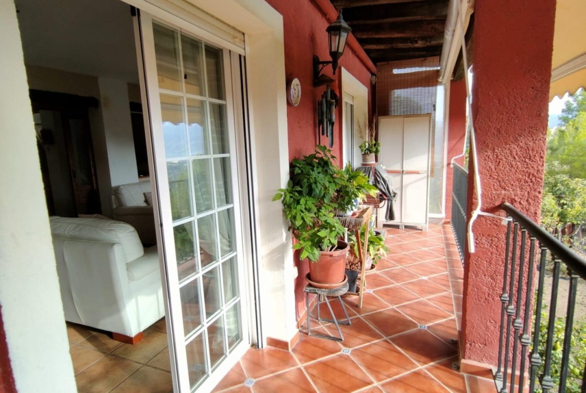 DETACHED VILLA, SPACIOUS WITH PRIVACY IN A NATURAL ENVIRONMENT IN LA NUCIA