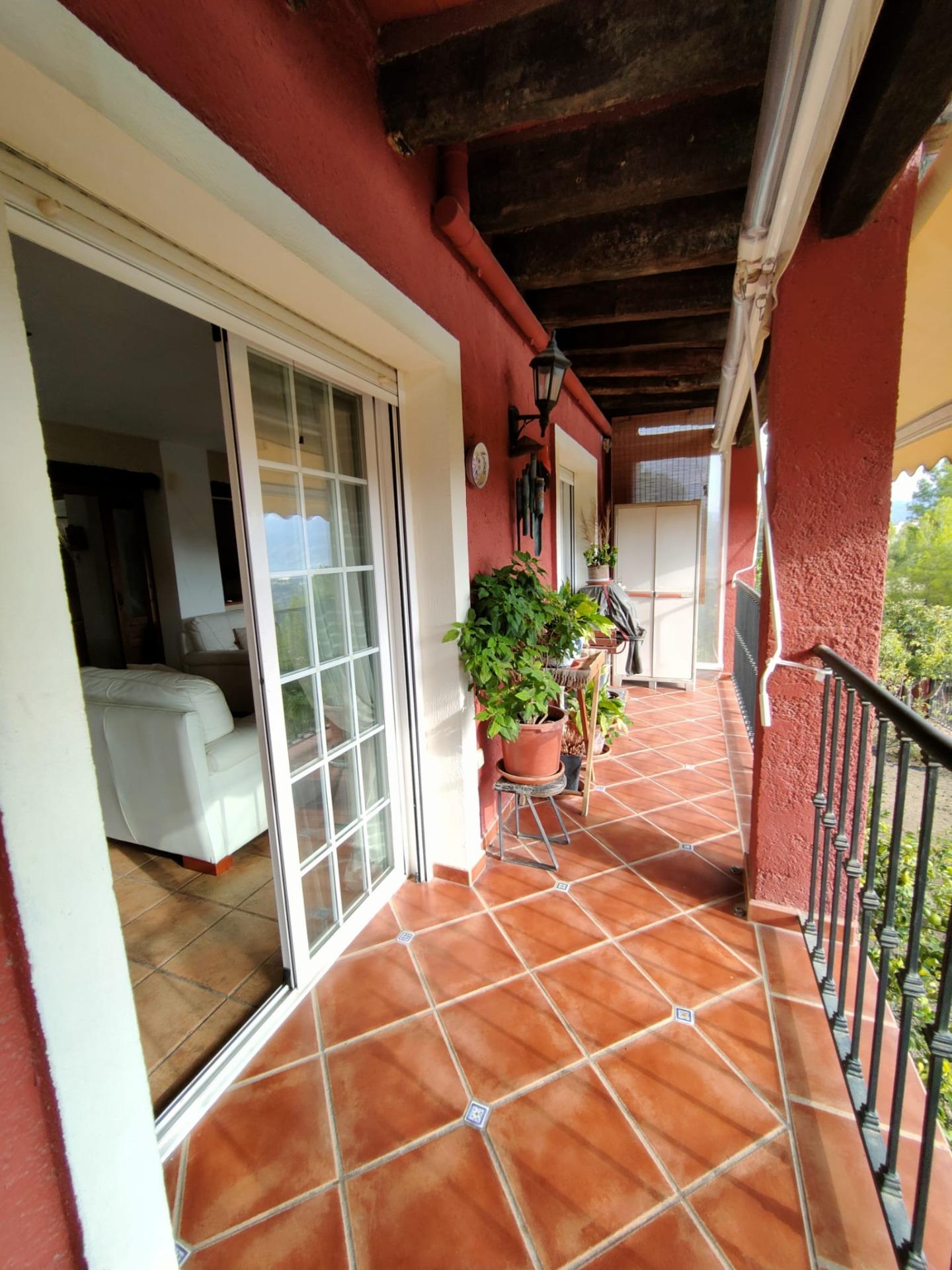 9-37-3 DETACHED VILLA, SPACIOUS WITH PRIVACY IN A NATURAL ENVIRONMENT IN LA NUCIA