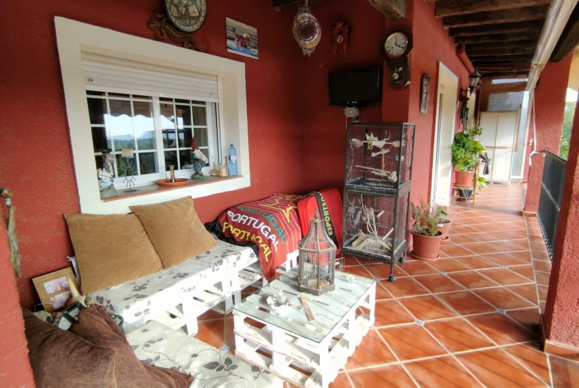 DETACHED VILLA, SPACIOUS WITH PRIVACY IN A NATURAL ENVIRONMENT IN LA NUCIA