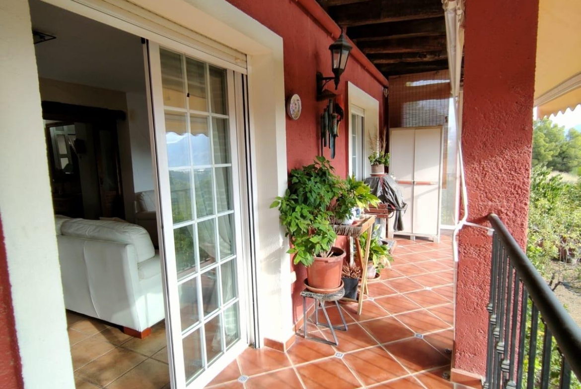 DETACHED VILLA, SPACIOUS WITH PRIVACY IN A NATURAL ENVIRONMENT IN LA NUCIA