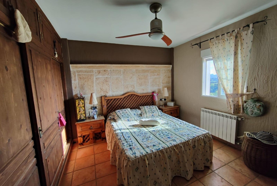 DETACHED VILLA, SPACIOUS WITH PRIVACY IN A NATURAL ENVIRONMENT IN LA NUCIA