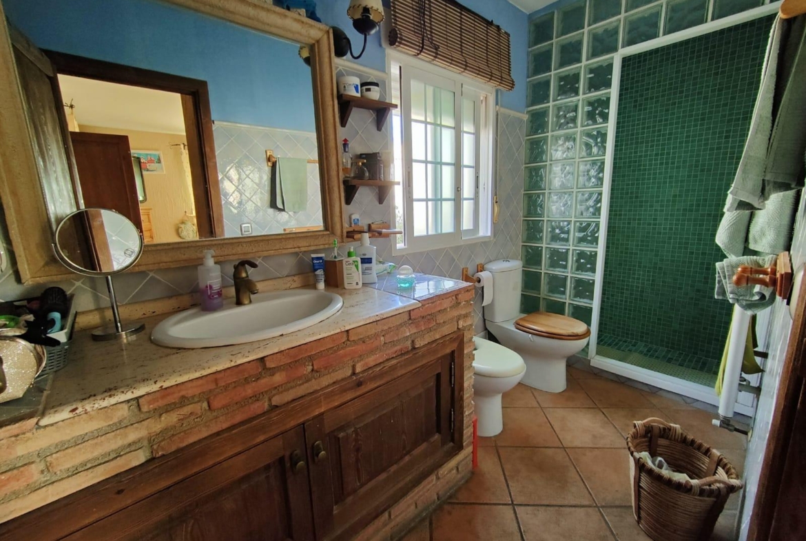 DETACHED VILLA, SPACIOUS WITH PRIVACY IN A NATURAL ENVIRONMENT IN LA NUCIA