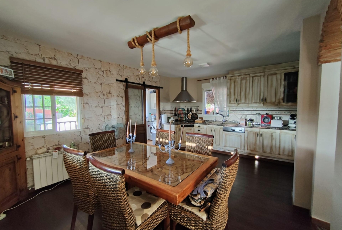 DETACHED VILLA, SPACIOUS WITH PRIVACY IN A NATURAL ENVIRONMENT IN LA NUCIA