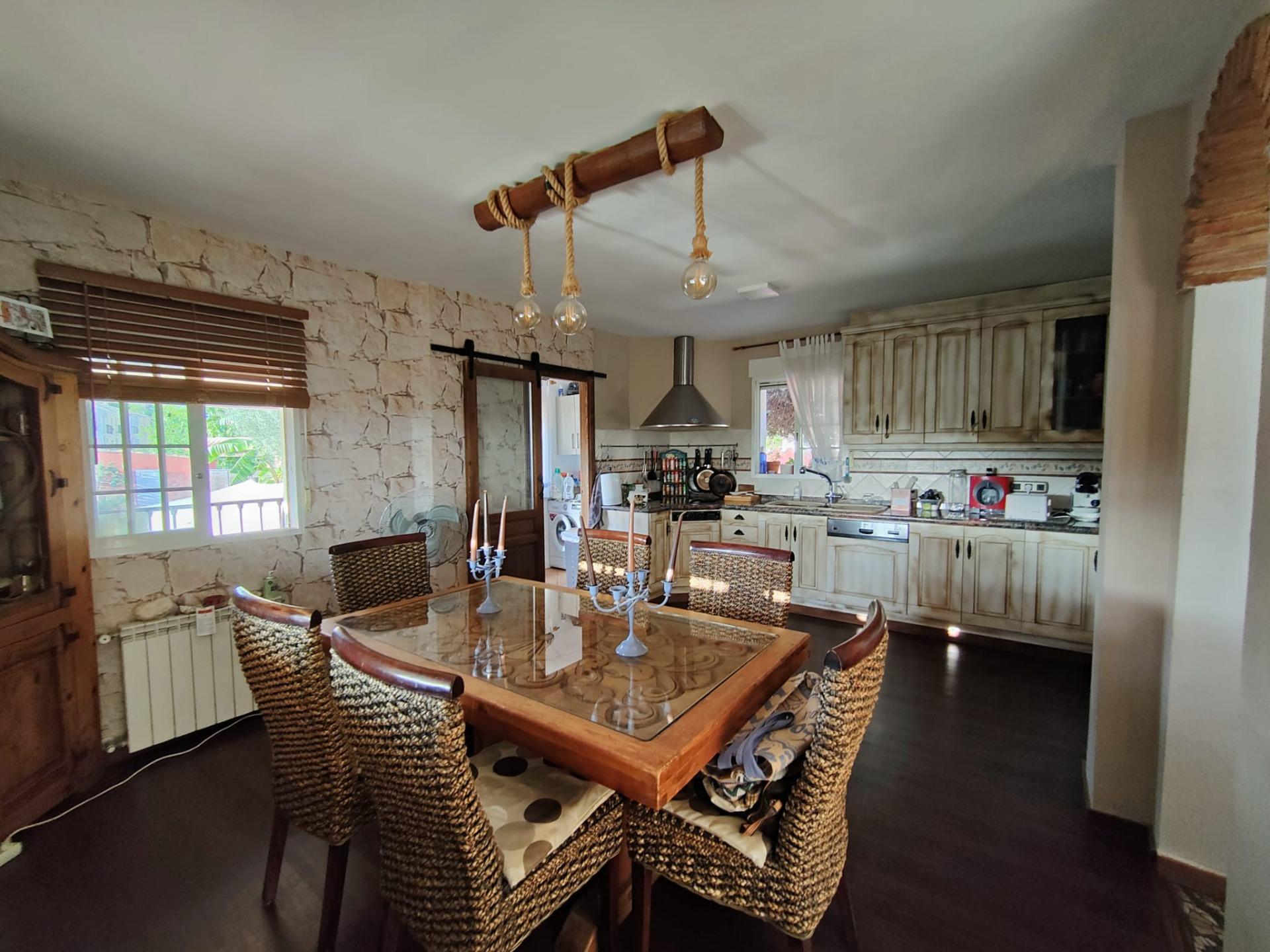 9-5-6 DETACHED VILLA, SPACIOUS WITH PRIVACY IN A NATURAL ENVIRONMENT IN LA NUCIA