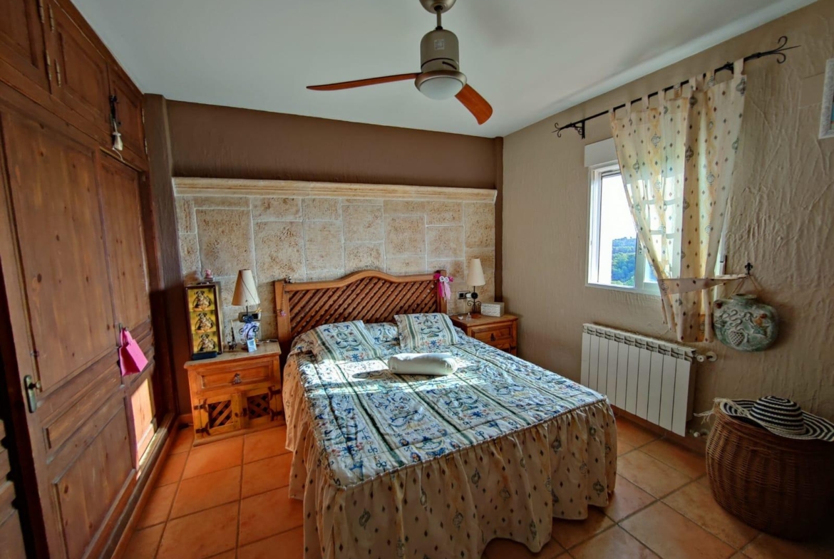 DETACHED VILLA, SPACIOUS WITH PRIVACY IN A NATURAL ENVIRONMENT IN LA NUCIA