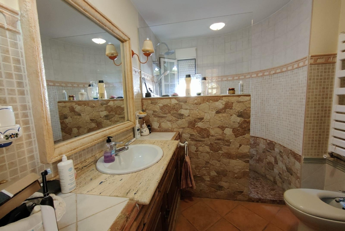 DETACHED VILLA, SPACIOUS WITH PRIVACY IN A NATURAL ENVIRONMENT IN LA NUCIA
