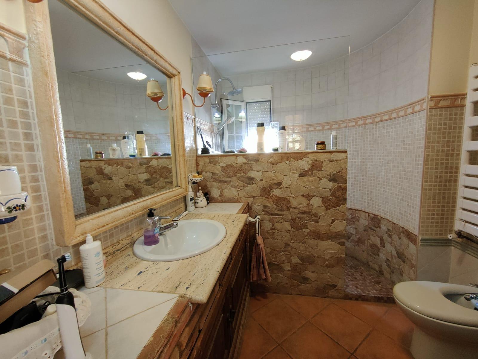 9-53-2 DETACHED VILLA, SPACIOUS WITH PRIVACY IN A NATURAL ENVIRONMENT IN LA NUCIA