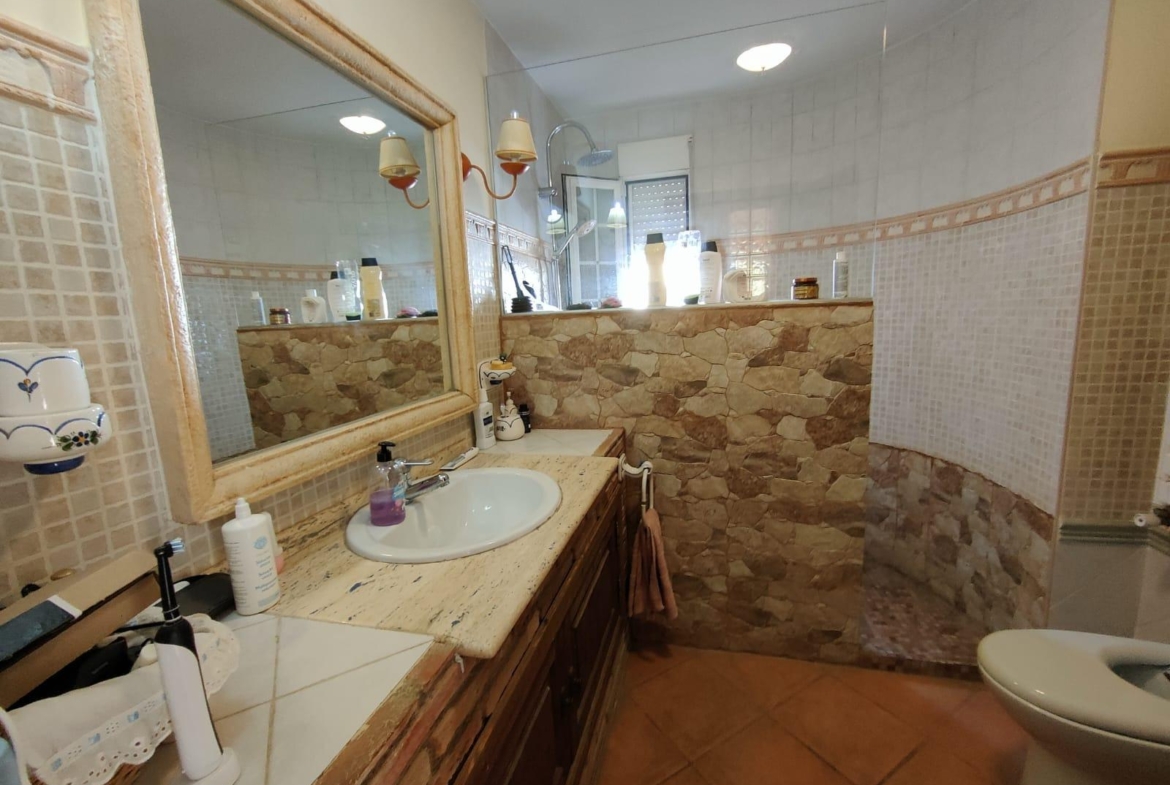 DETACHED VILLA, SPACIOUS WITH PRIVACY IN A NATURAL ENVIRONMENT IN LA NUCIA