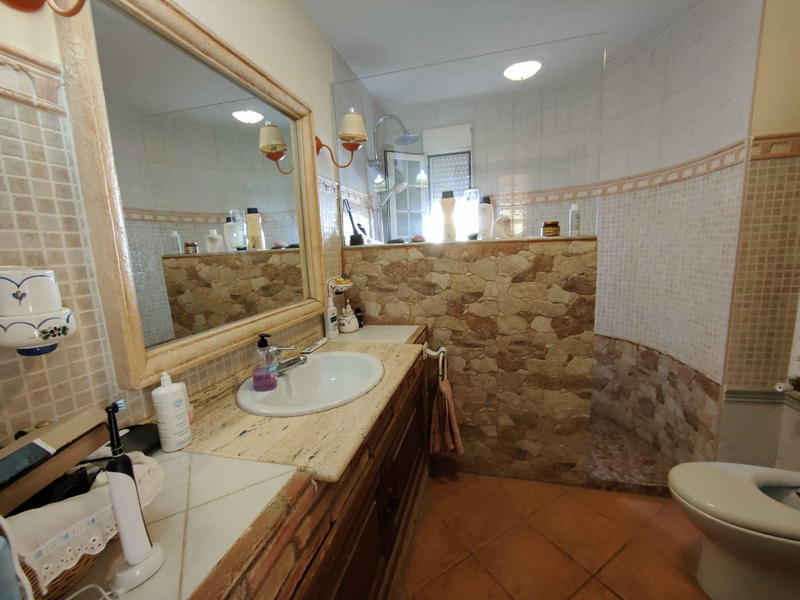 9-54-2 DETACHED VILLA, SPACIOUS WITH PRIVACY IN A NATURAL ENVIRONMENT IN LA NUCIA