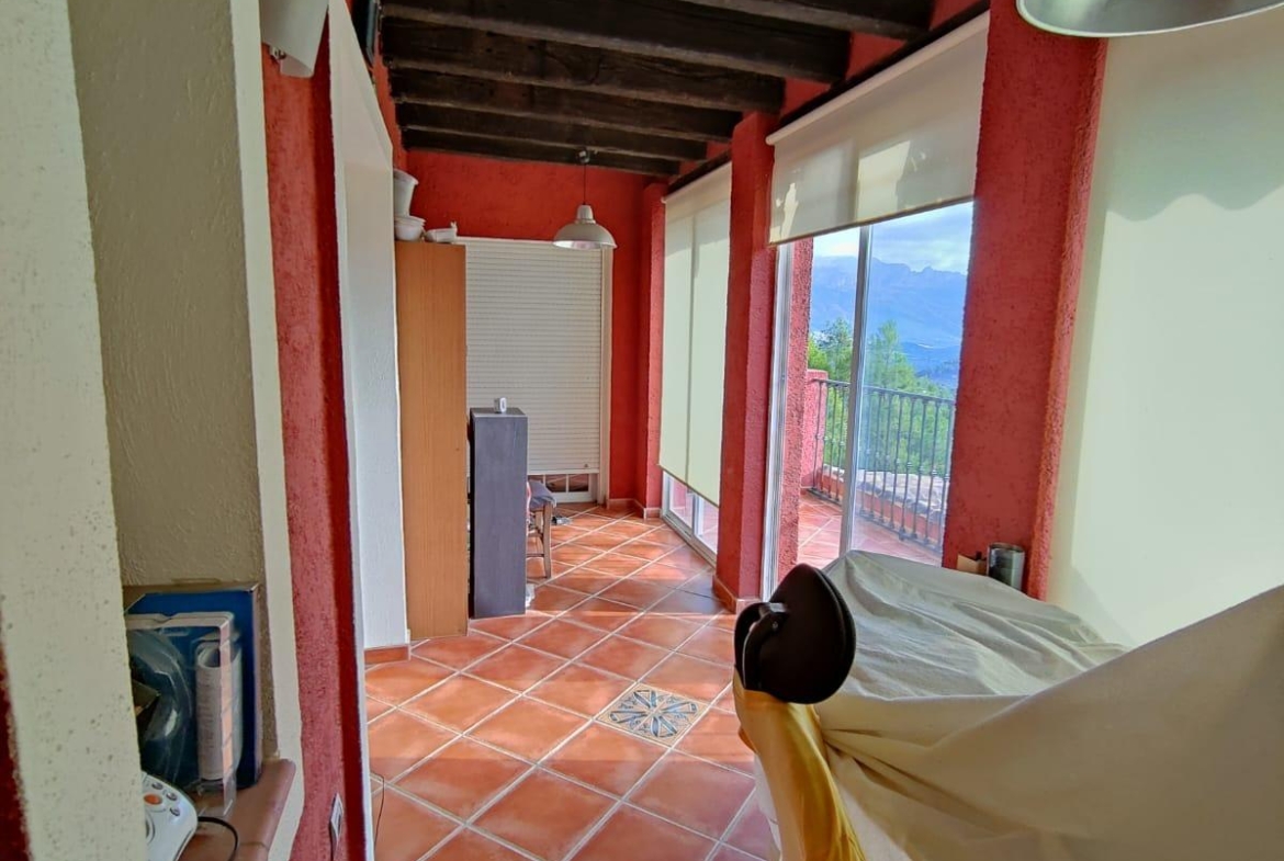DETACHED VILLA, SPACIOUS WITH PRIVACY IN A NATURAL ENVIRONMENT IN LA NUCIA