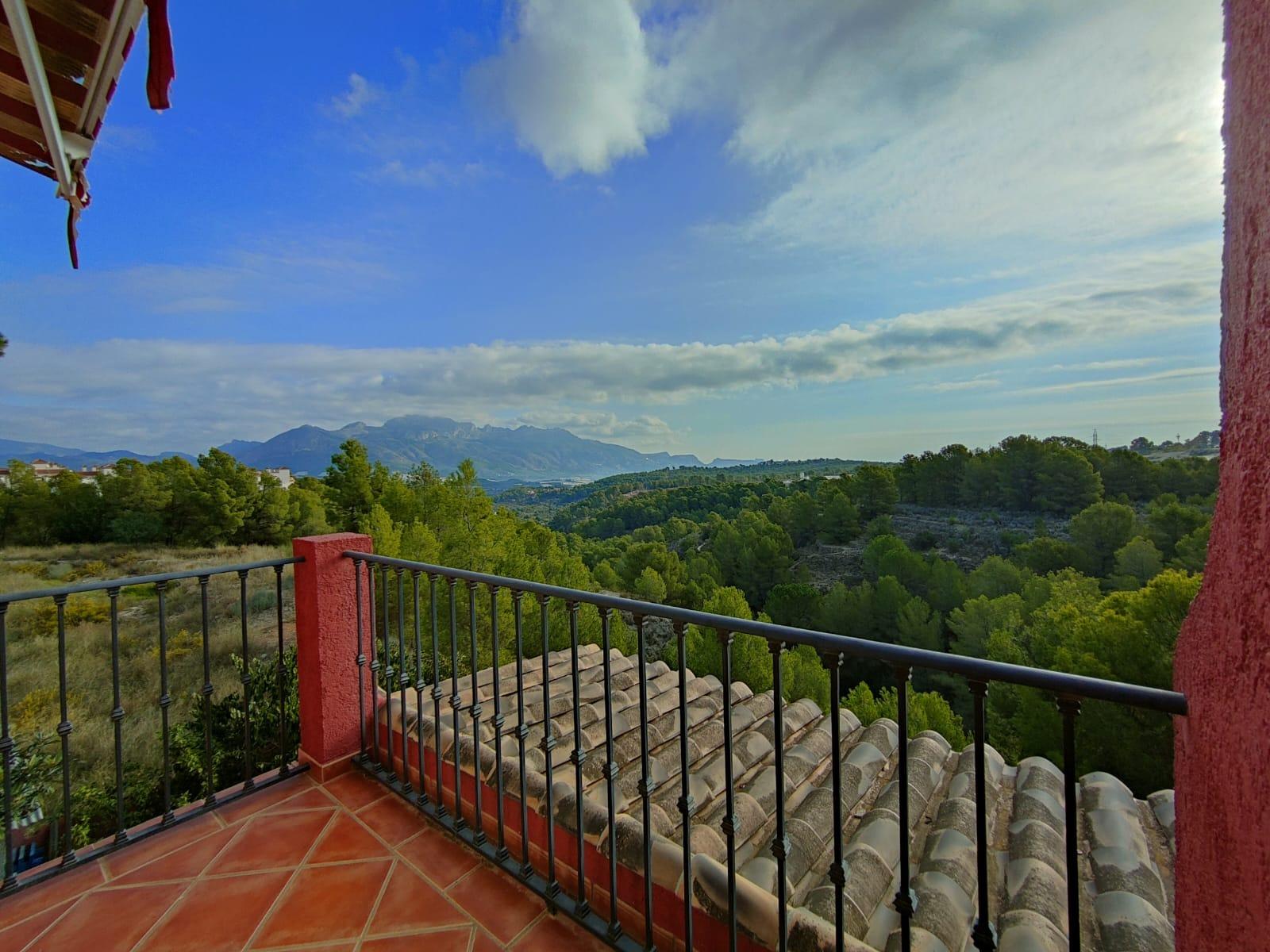 9-64-1 DETACHED VILLA, SPACIOUS WITH PRIVACY IN A NATURAL ENVIRONMENT IN LA NUCIA
