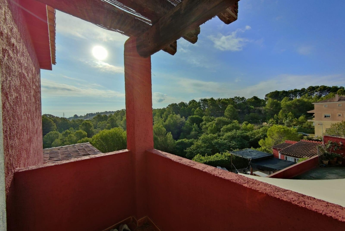 DETACHED VILLA, SPACIOUS WITH PRIVACY IN A NATURAL ENVIRONMENT IN LA NUCIA