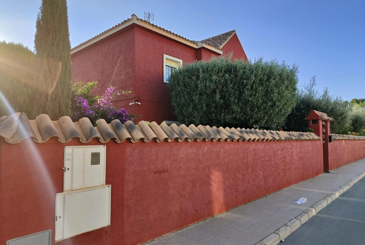 DETACHED VILLA, SPACIOUS WITH PRIVACY IN A NATURAL ENVIRONMENT IN LA NUCIA